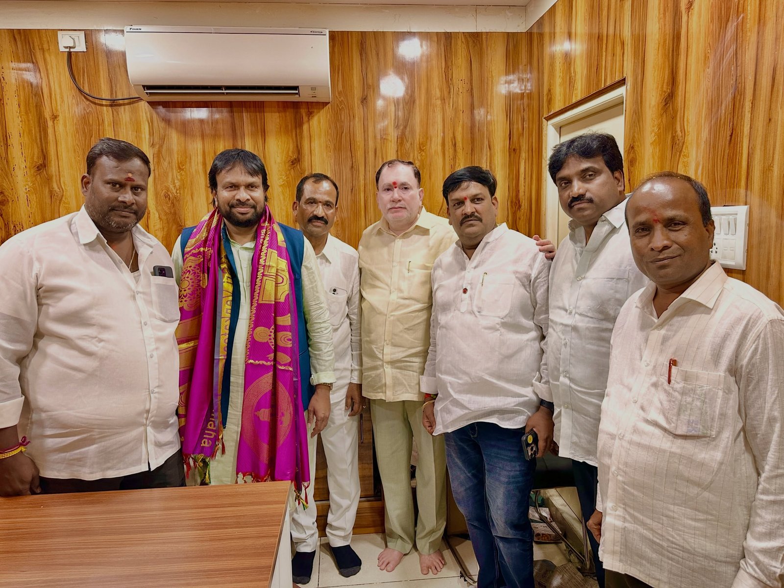 *కుభేరా సిల్క్స్ 6వ బ్రాంచ్‌ను ప్రారంభించిన టీపీసీసీ ప్రధాన కార్యదర్శి ఉప్పల శ్రీనివాస్ గుప్త* - Additional Image