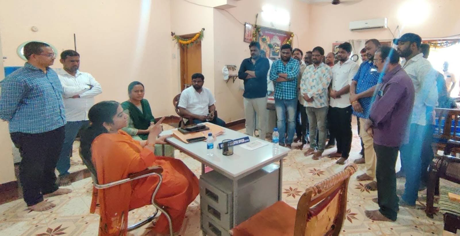 కళ్యాణకట్టల్లో భక్తుల నుంచి నగదు వసూళ్లకు పాల్పడితే కఠిన చర్యలు – దేవస్థానం ఈవో  హెచ్చరిక