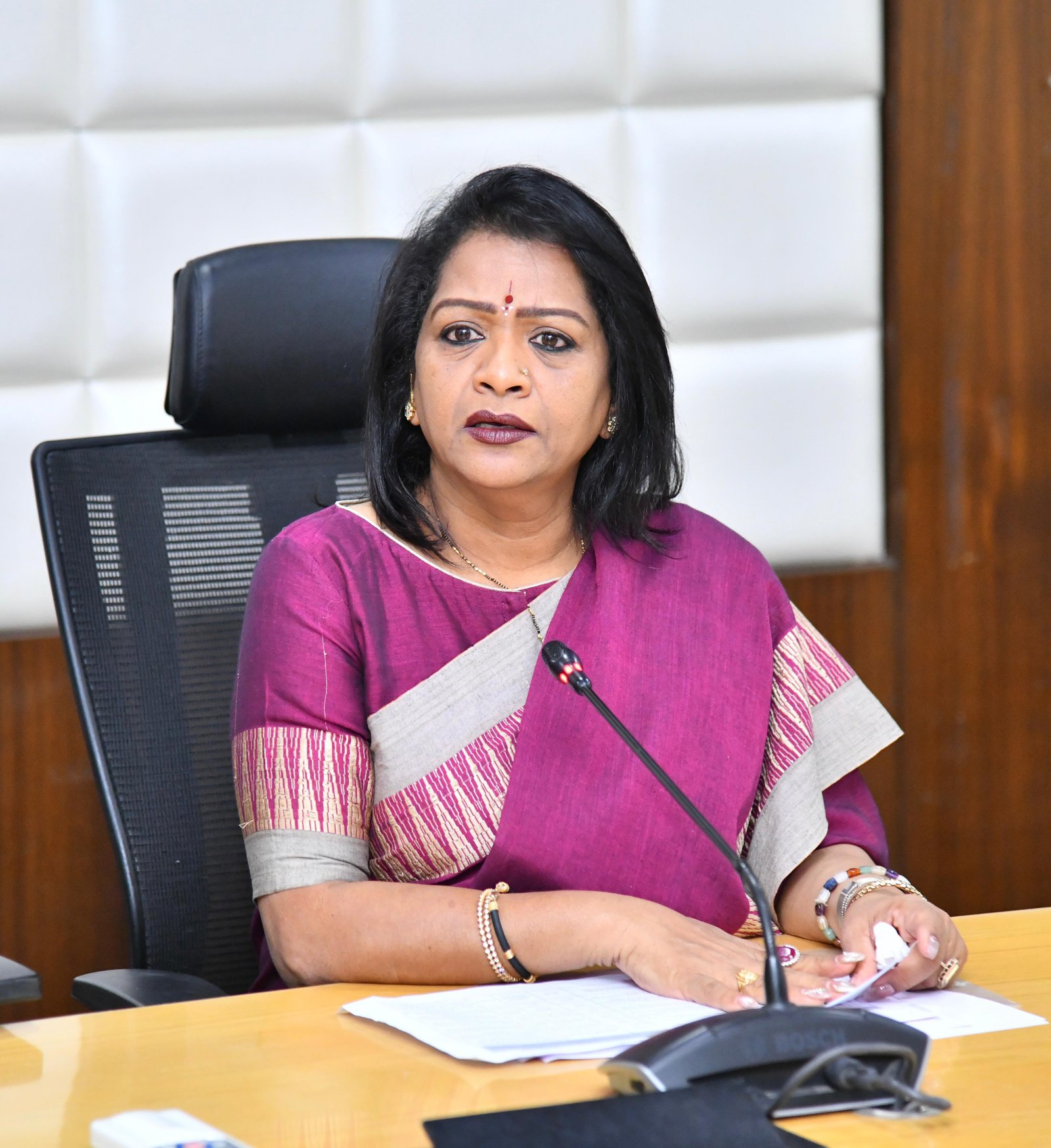 నల్గొండ జిల్లా నాగార్జున స్కూల్ ప్రిన్సిపాల్ దారుణ హత్య ఘటనను సుమోటోగా తీసుకున్న మహిళా కమిషన్ 