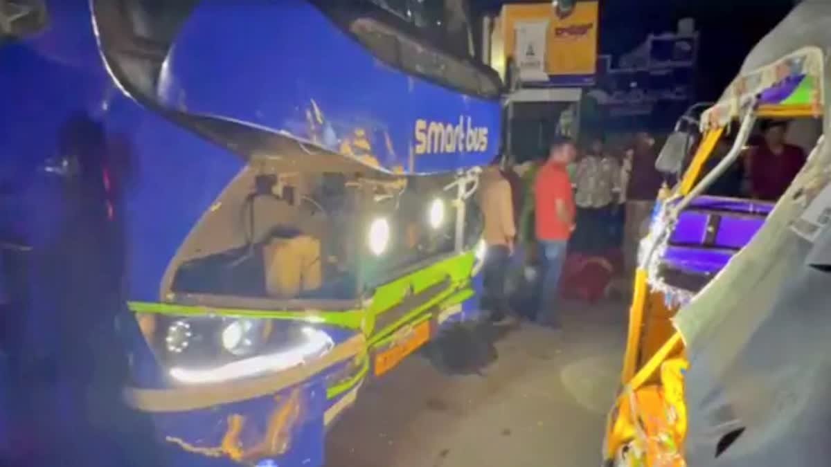పల్నాడులో ఘోర ప్రమాదం.. బస్సు ఢీకొని ఏడుగురు మృతి