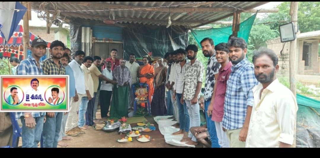 " దానవాయిగూడెంలో బాజోజు  సావిత్రమ్మ కుటుంబాన్ని  పరామర్శించి అండగా  నిలిచిన కాంగ్రెస్ నేత"చల్లా కృష్ణ "