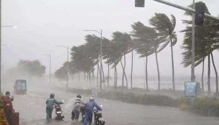 తెలుగు రాష్ట్రాల్లో వానల ముప్పు.. 13 జిల్లాలకు ఎల్లో అలర్ట్