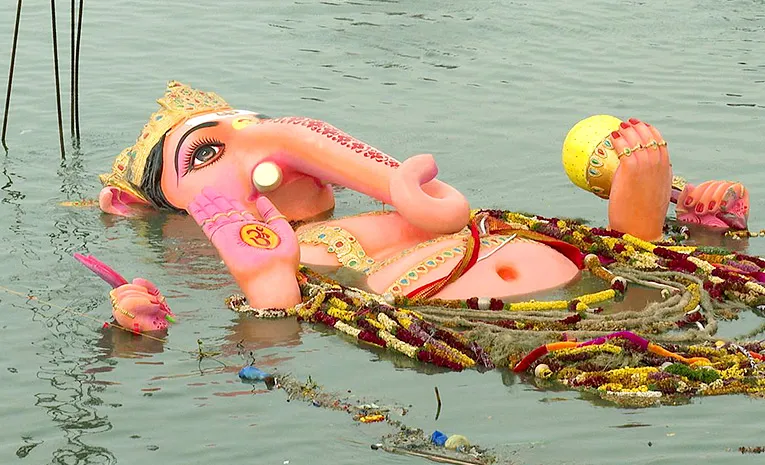 గంగమ్మ ఒడికి బాలాపూర్ గణేష్.. కిక్కిరిసిన ట్యాంక్ బండ్
