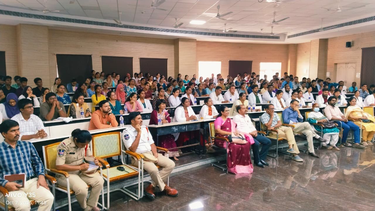 సూర్యాపేట ప్రభుత్వ మెడికల్ కళాశాలలో సైబర్ సెక్యూరిటీ అవగాహన సదస్సు - Additional Image
