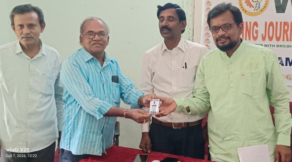 జర్నలిస్టుల సమస్యల పరిష్కారానికి ...   ప్రభుత్వం రౌండ్ టేబుల్ సమావేశం ఏర్పాటు చేయాలి 