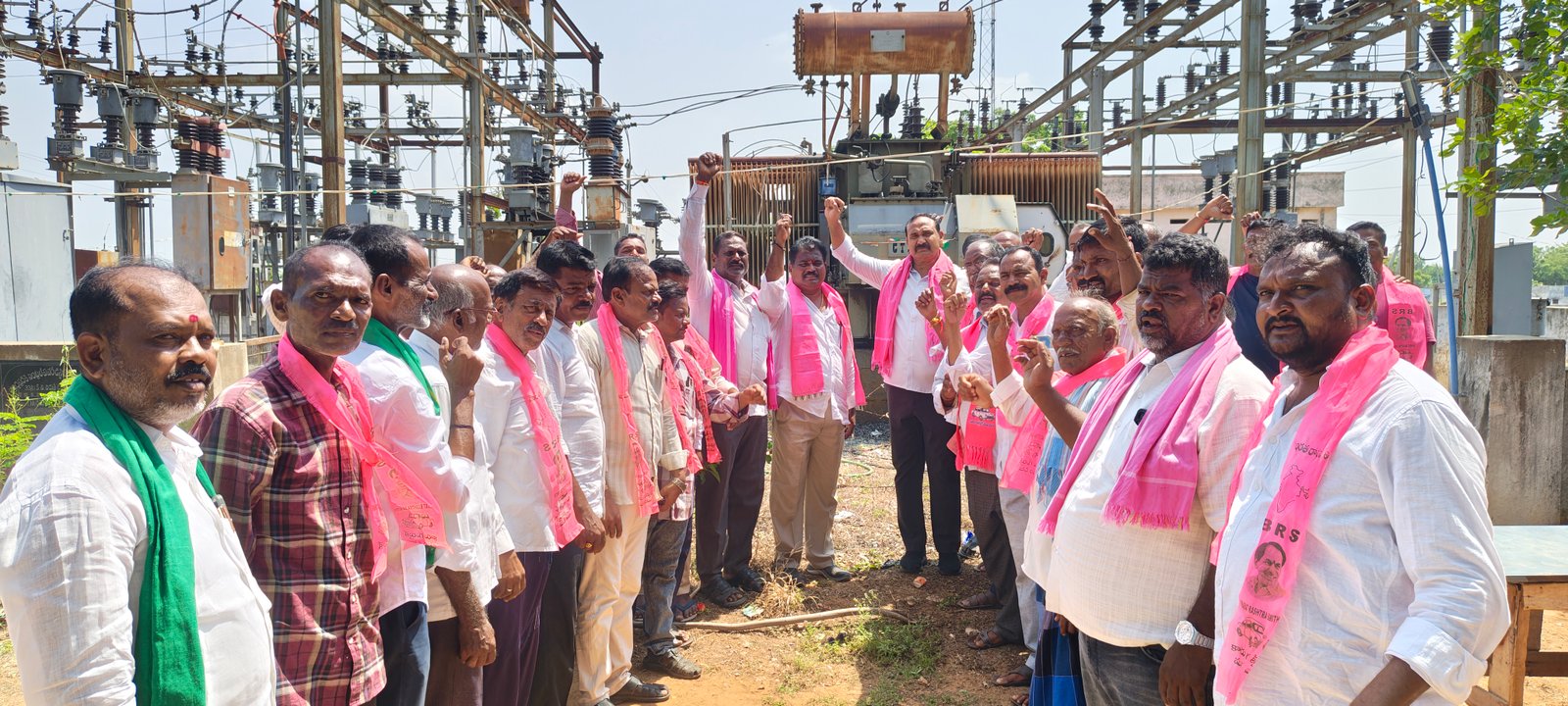 రైతులకు సరిపడా కరెంటు ఇవ్వలేని ప్రభుత్వానికి పాలించే అర్హత ఎక్కడిది? 