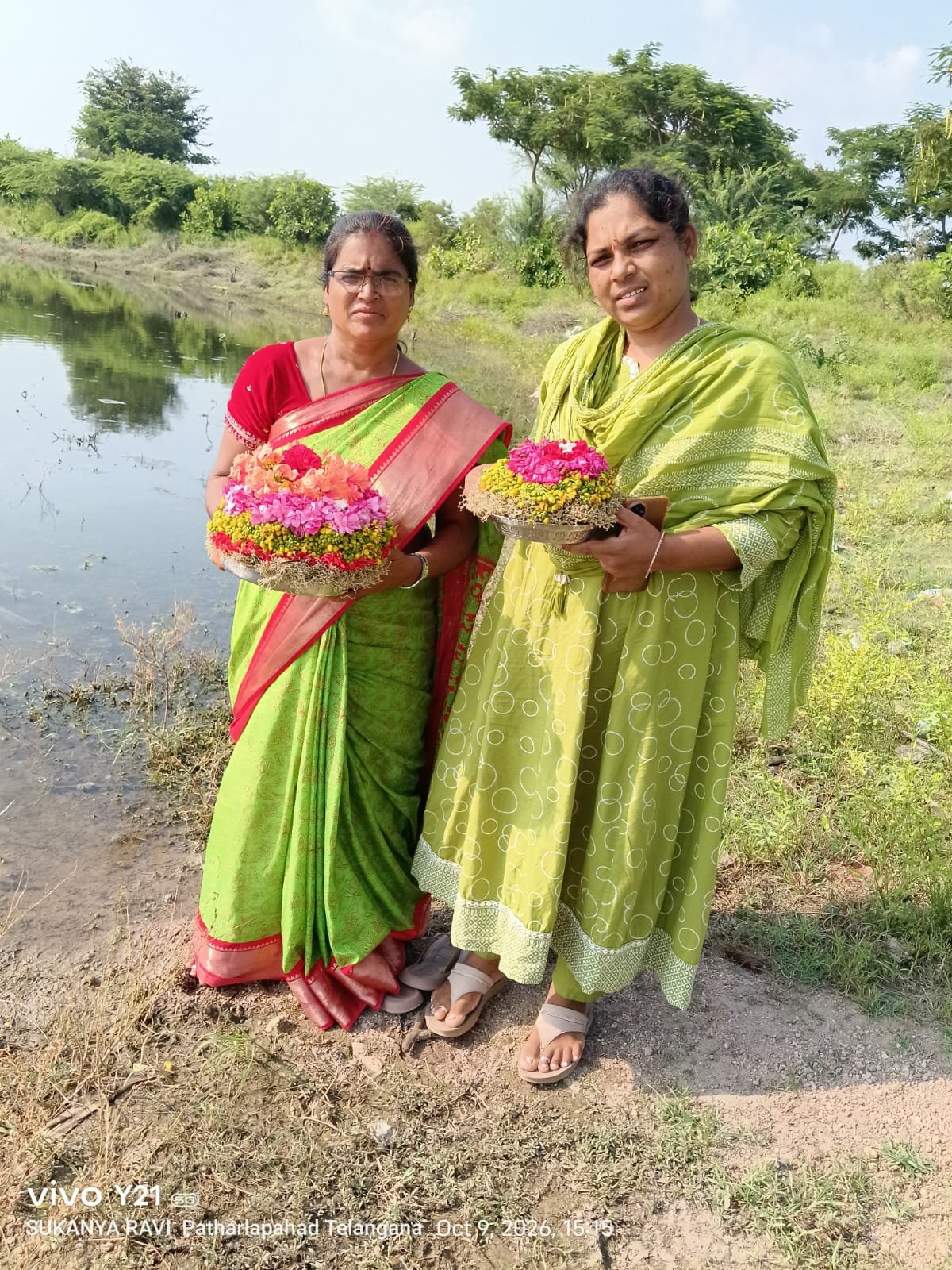 బక్క హేమ్లాతండా గ్రామపంచాయతీ లో ఘనంగా బతుకమ్మ ఉత్సవాలు.. పాల్గొన్న సర్పంచ్ గుగులోత్ కృష్ణ నాయక్ గారు  - Additional Image