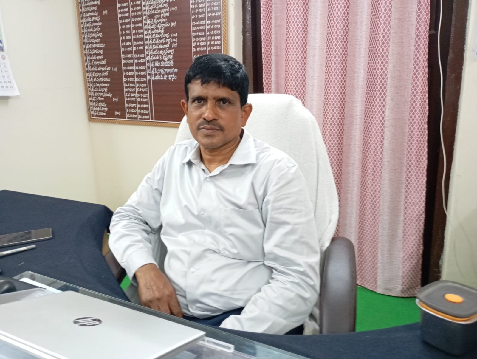 మొండితోగు జి పి వెంచర్ భూములను కొంటే గోడకేసిన సున్నమే తిరిగి రాదు. - ఇల్లందు ఎమ్మార్వో ఖాసీం.