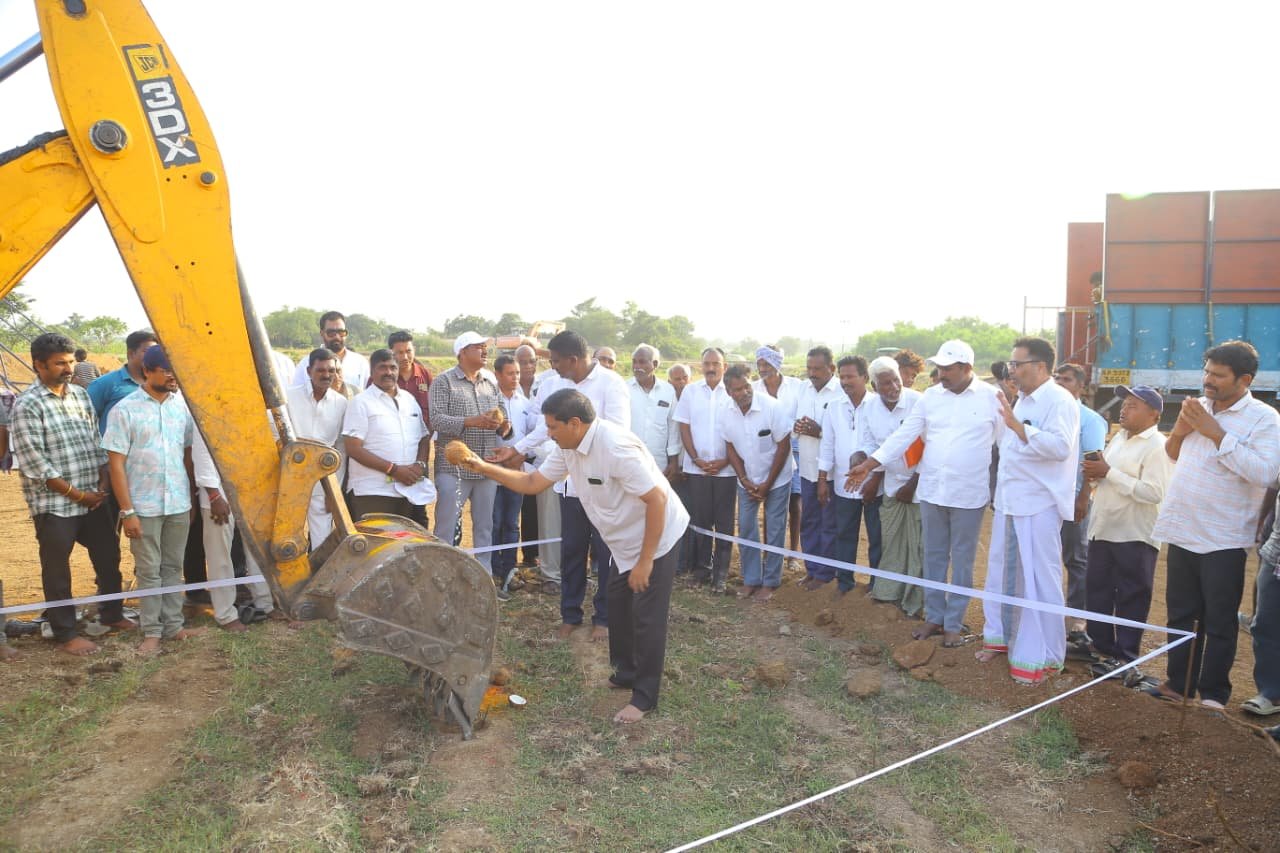 వైభవోపేతంగా శ్రీ వెంకటేశ్వర స్వామి ఆలయ నిర్మాణ భూమిపూజ నిర్వహించాలి..... - Additional Image