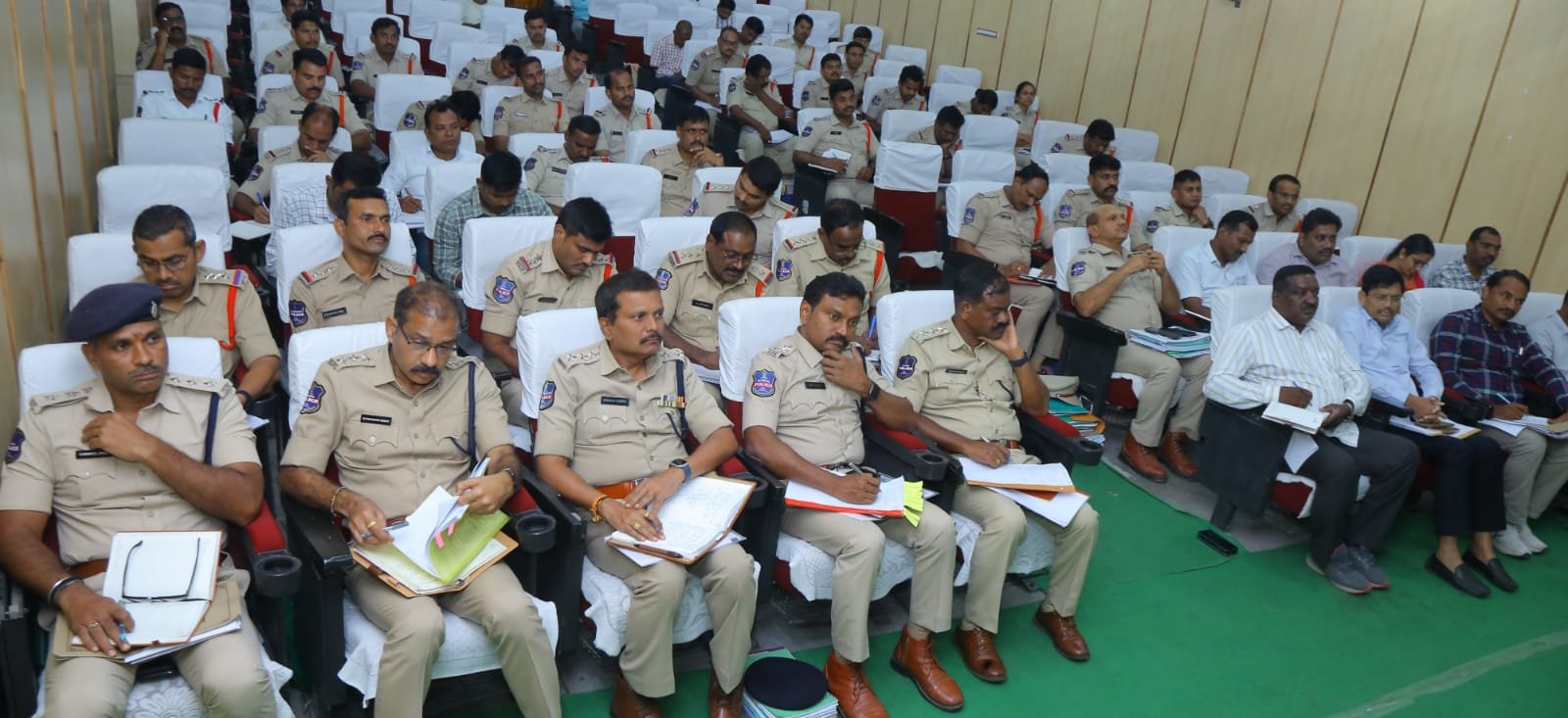 మైనర్ మిస్సింగ్ కేసులను అత్యంత ప్రాధాన్యతతో విచారించాలి - Additional Image