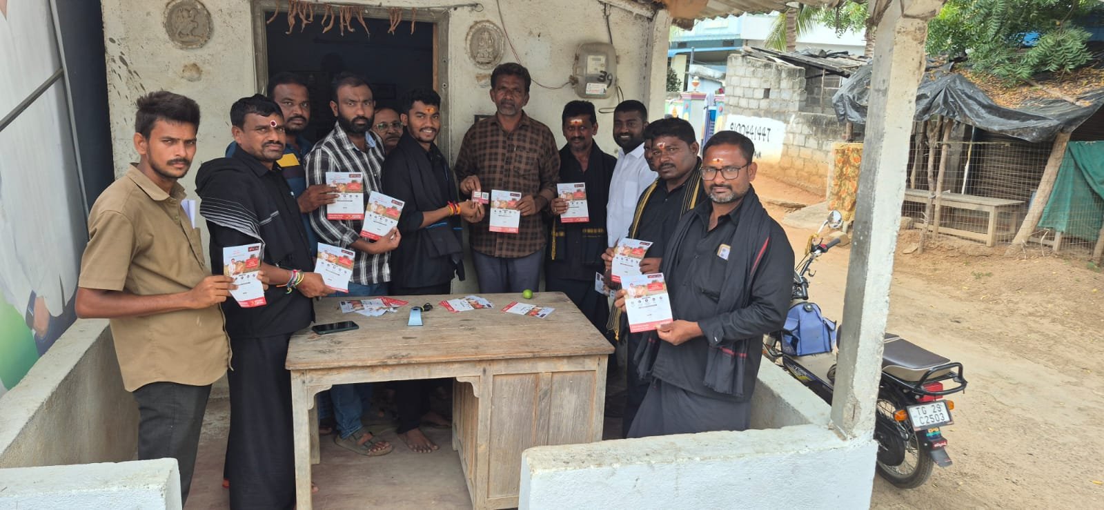 *ఎన్నారై రవి ఫౌండేషన్ ఆధ్వర్యంలో పాలారంలో పంచాయతీ సిబ్బందికి 15 లక్షల ప్రమాద బీమా