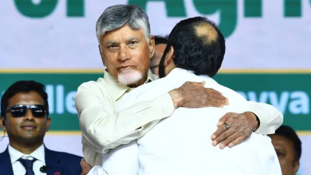 అనంత్ అంబానీని హత్తుకున్న చంద్రబాబు.. ‘ఏపీ ముద్దుబిడ్డ’ అంటూ ఆప్యాయత